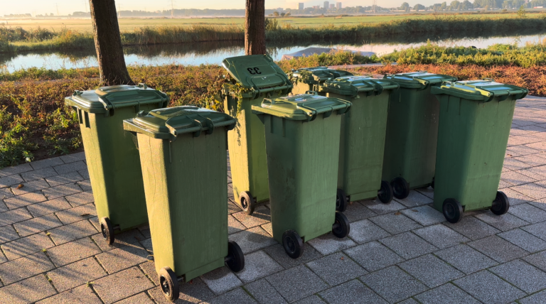 Landsmeerders krijgen een derde rolcontainer en een gechipte deksel