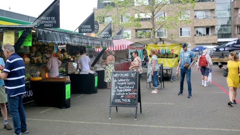 Markt bestaat 35 jaar en deelt loten uit bij elke aankoop