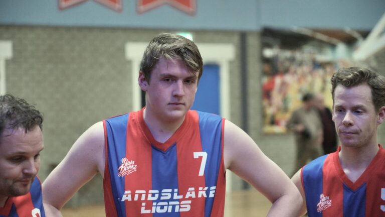 Landslake Lions verliest thuis van koploper