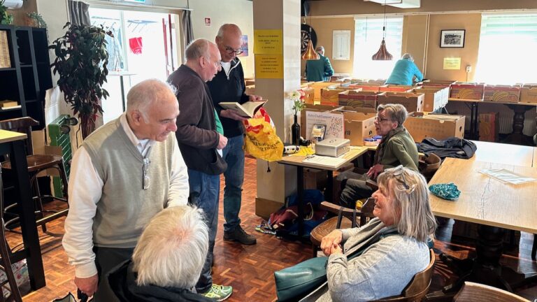 Rommel- en boekenmarkt voor verduurzaming Dorpshuis Het Wapen van Landsmeer