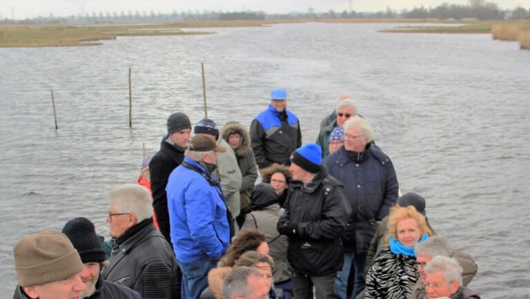 Vaartocht door de verstilde natuur van het Ilperveld