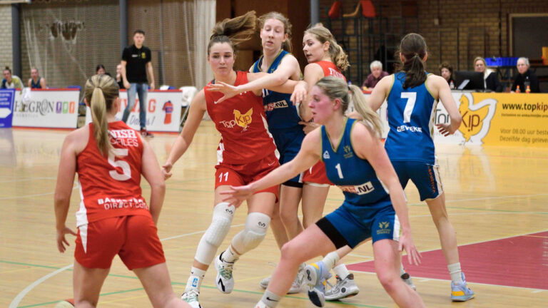 TopKip Lions behoudt ongeslagen status in Elite B