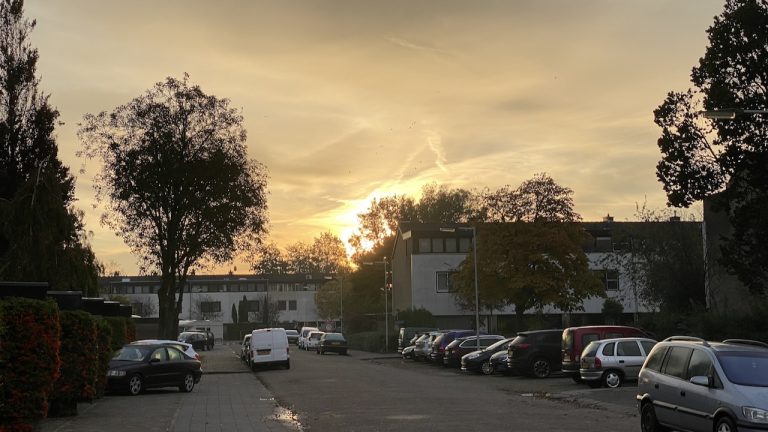 Vijf volle verhuisdozen met explosieven midden in een woonwijk: levensgevaarlijk