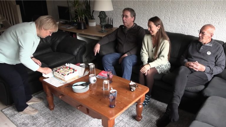 Taart voor Jan Goede, 65 jaar lid van Wilskracht