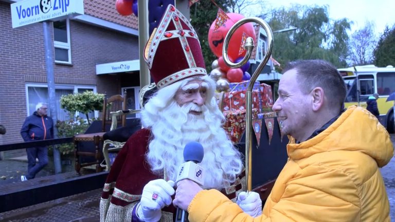 Sint komt nat maar behouden aan in Landsmeer