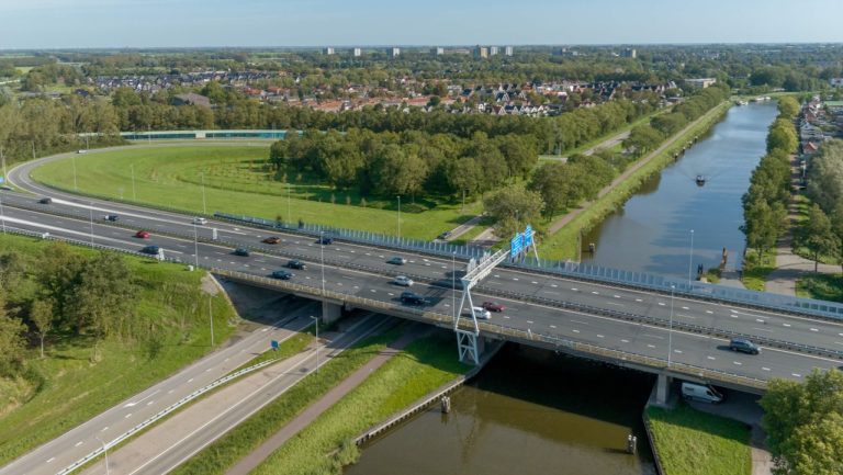 Brug over Noordhollandsch kanaal bij Purmerend wordt versterkt