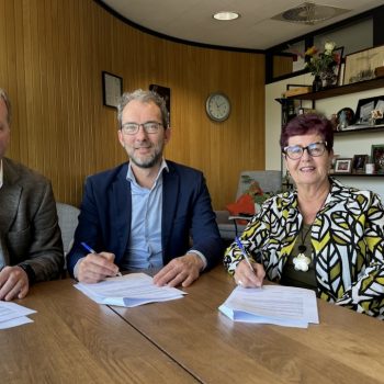 Gemeente Landsmeer, Eigen Haard en Huurdersvereniging Landsmeer tekenen de nieuwe prestatieafspraken 2024 (1) Gemeente, huurdersvereniging en Eigen Haard tekenen prestatieafspraken