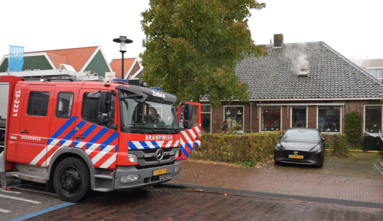 Bedwelmde bewoner gereanimeerd na brand in Dorpstraat