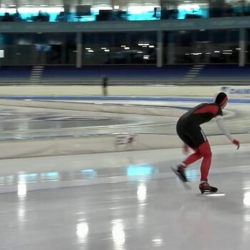 Landsmeerders strijden tegen de klok op het ijs van Thialf