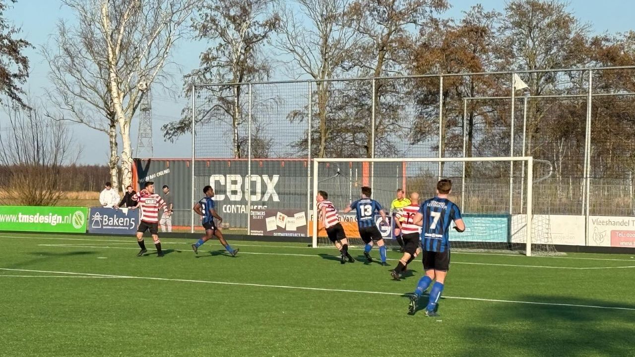 Purmerland speelt Sporting Krommenie volledig van de mat