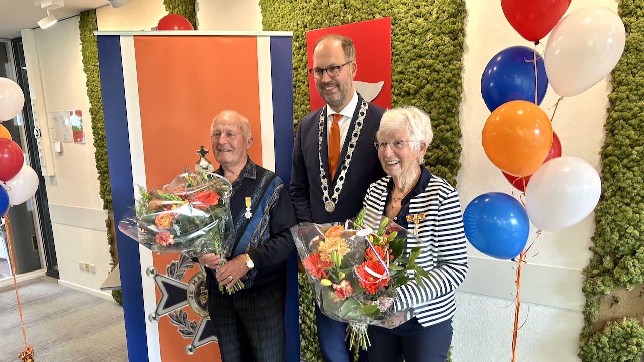 Koninklijke onderscheidingen voor Joke Grevenstuk en Dick van Veen