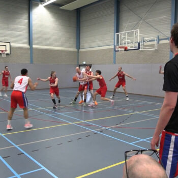 Landslake Lions verspeelt titel in het laatste kwart
