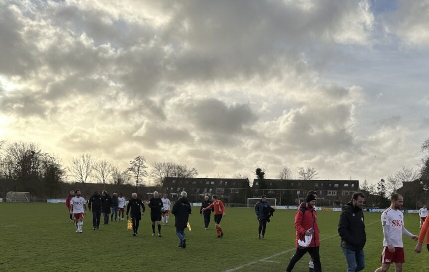 Donkere wolken pakken zich samen boven IVV