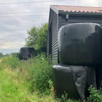 Brandje dak loods snel geblust