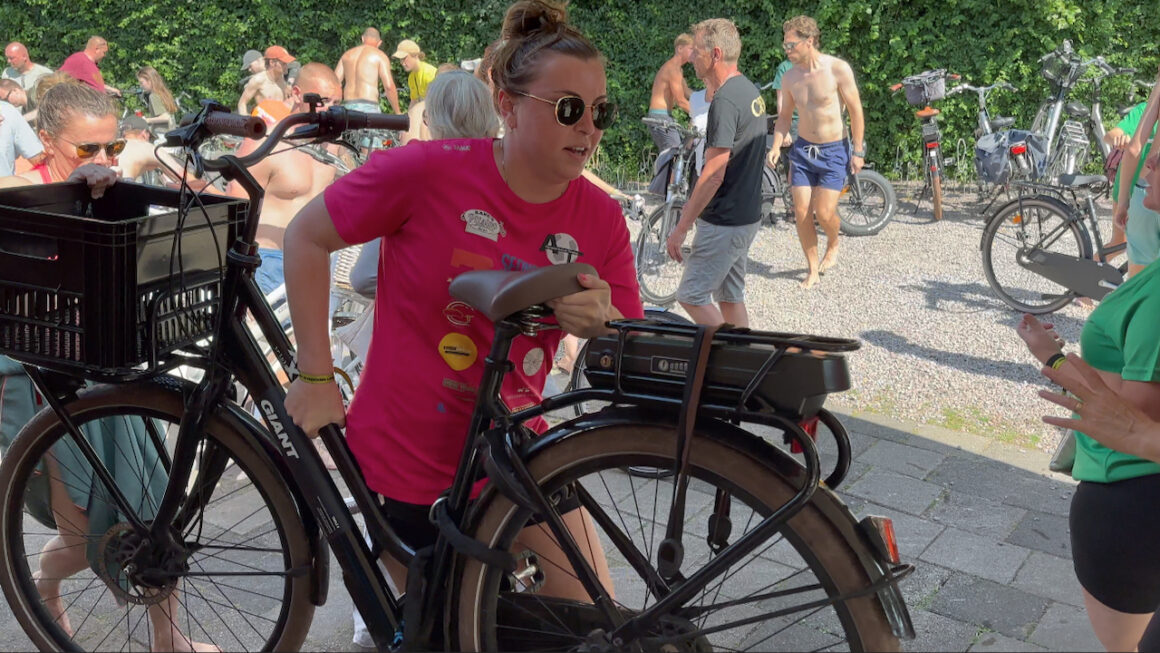 Zwembadpersoneel en organisatie meerkamp slagen voor stresstest na ongelukkige val deelnemer