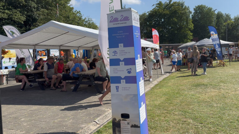 Zonnebrandcrèmepaal binnen een dag gevandaliseerd
