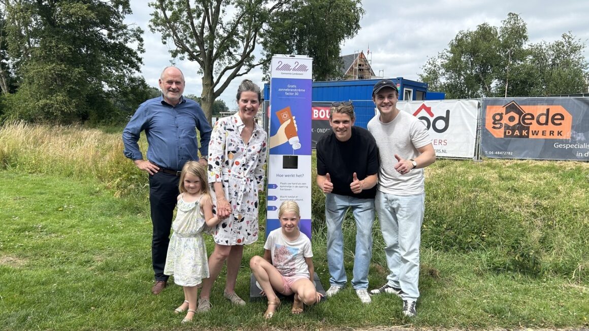 Zonnebrandcrèmepaal geplaatst in het sportpark