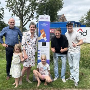 Zonnebrandcrèmepaal geplaatst in het sportpark