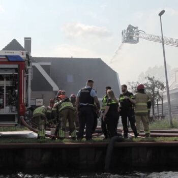 Brandweer rukt uit voor brand in schuur aan de Kanaaldijk