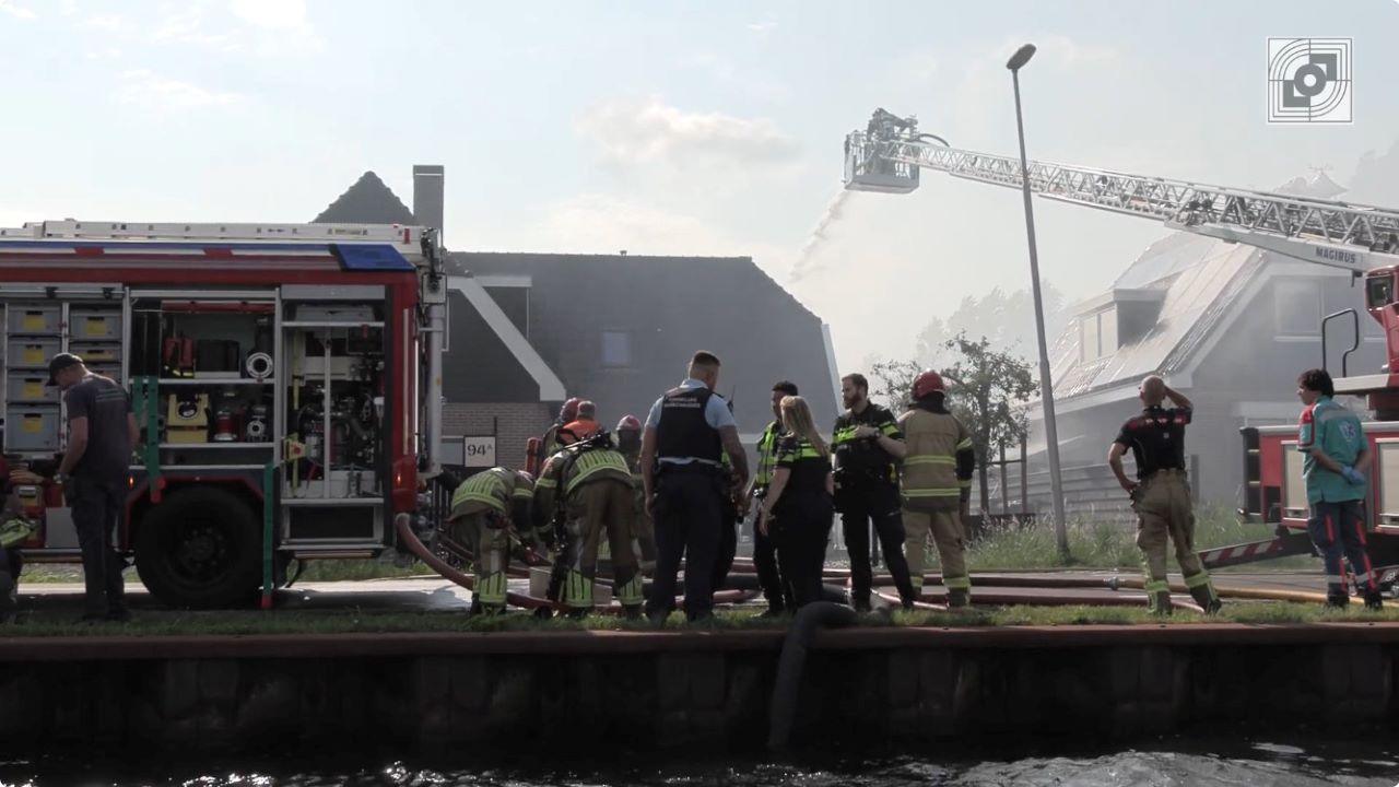 Brandweer rukt uit voor brand in schuur aan de Kanaaldijk