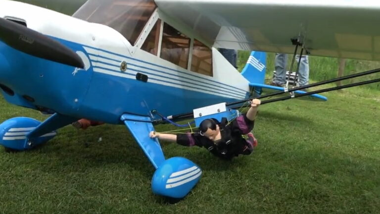 NK Modelbouw parachutespringen in Katwoude op zondag 31 augustus