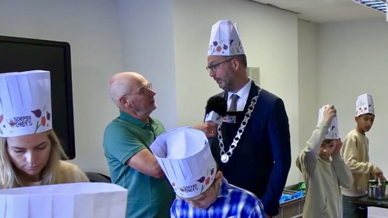 Smullen met burgemeester Léon de Lange