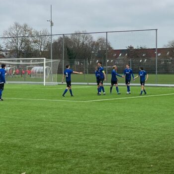 Purmerland houdt met 10 man stand en wint van Koedijk