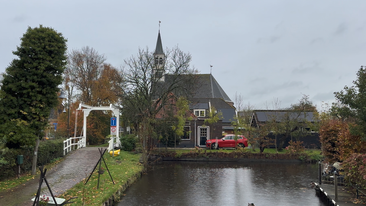 Een dorp van uitersten: een boek over Watergang