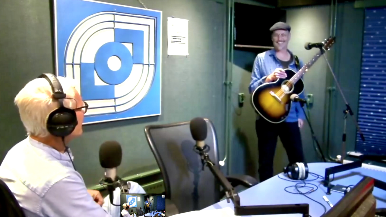 Landsmeerder Job Cornelissen organiseert mini-folkfestival in De Ark in Amsterdam-Noord.