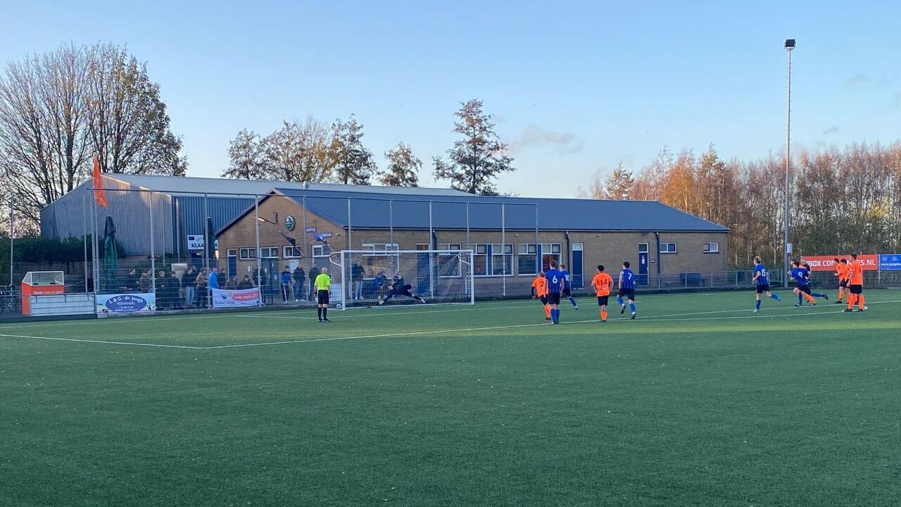Purmerland wint ruim van ZCFC dankzij een hattrick van Luca van Dijk