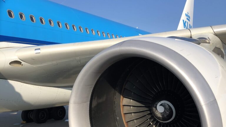 Landsmeer roept Den Haag op tot nachtsluiting Schiphol