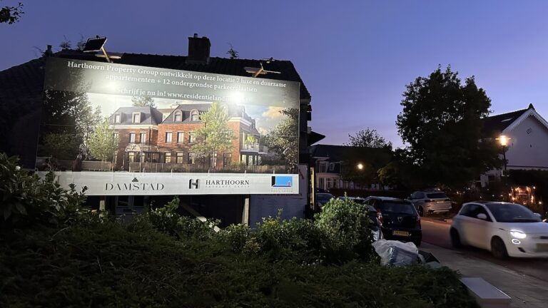 Rechtbank: bouw appartementen Dorpsstraat 25 in Landsmeer mag doorgaan