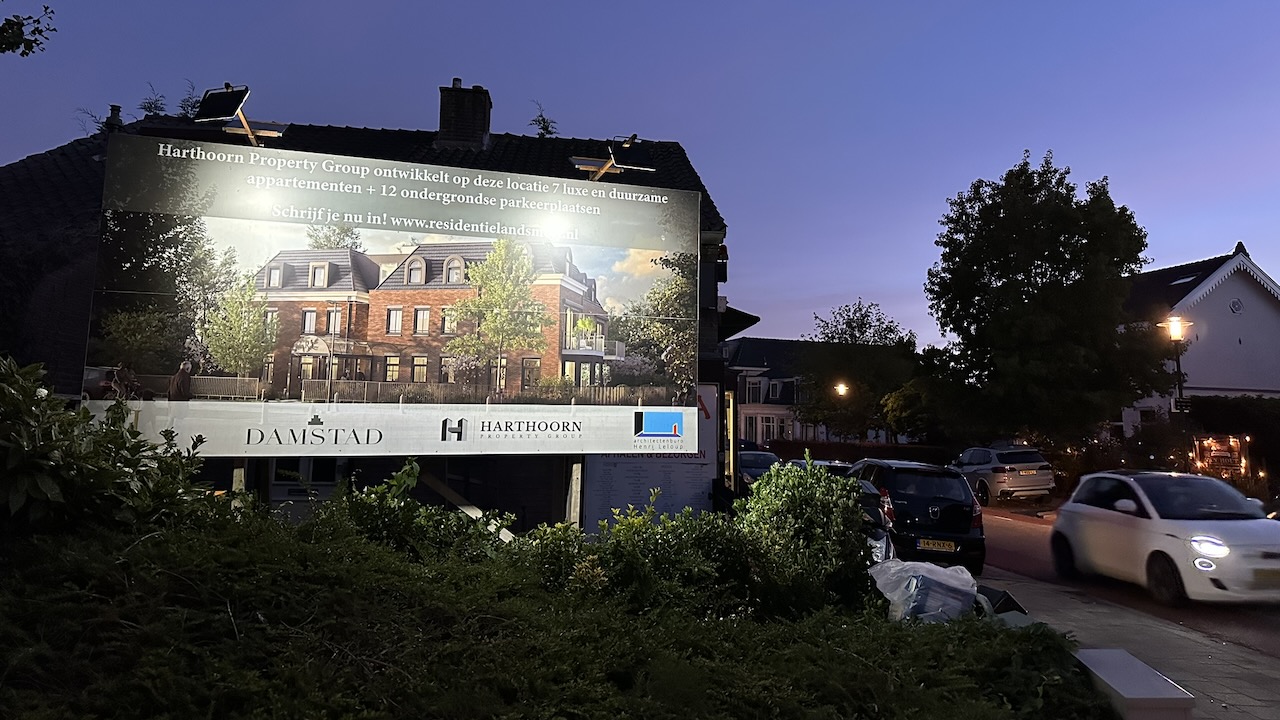 Rechtbank: bouw appartementen Dorpsstraat 25 in Landsmeer mag doorgaan