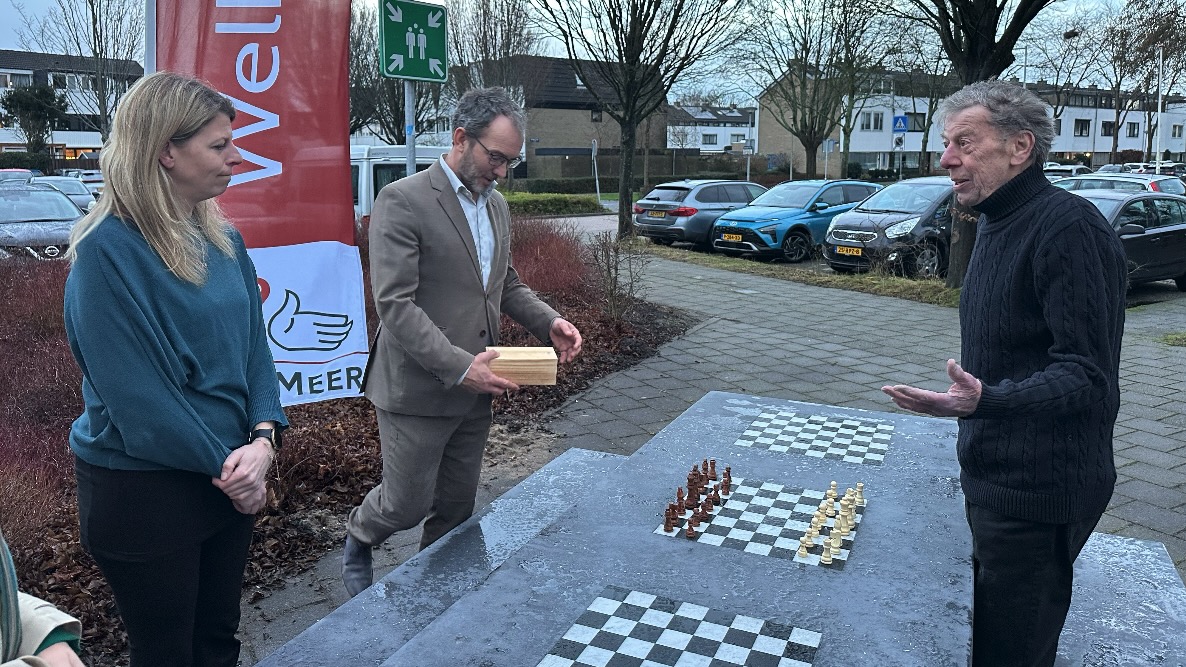 Tafel voor liefhebbers van schaken in de open lucht