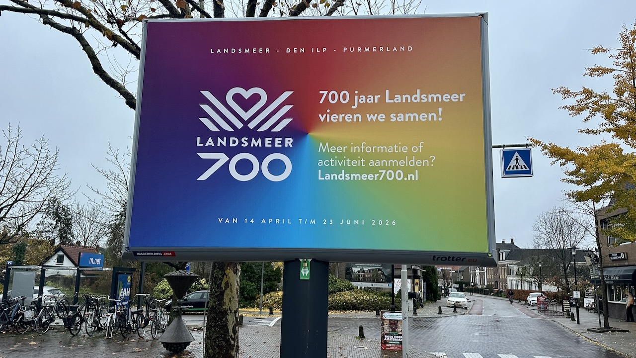 Landsmeer700-vlag te verkrijgen in het gemeentehuis