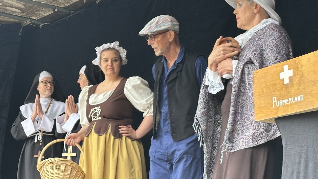 Landsmeer700: Toneelstuk vanuit vrachtwagen was een mooi dorpstafereel