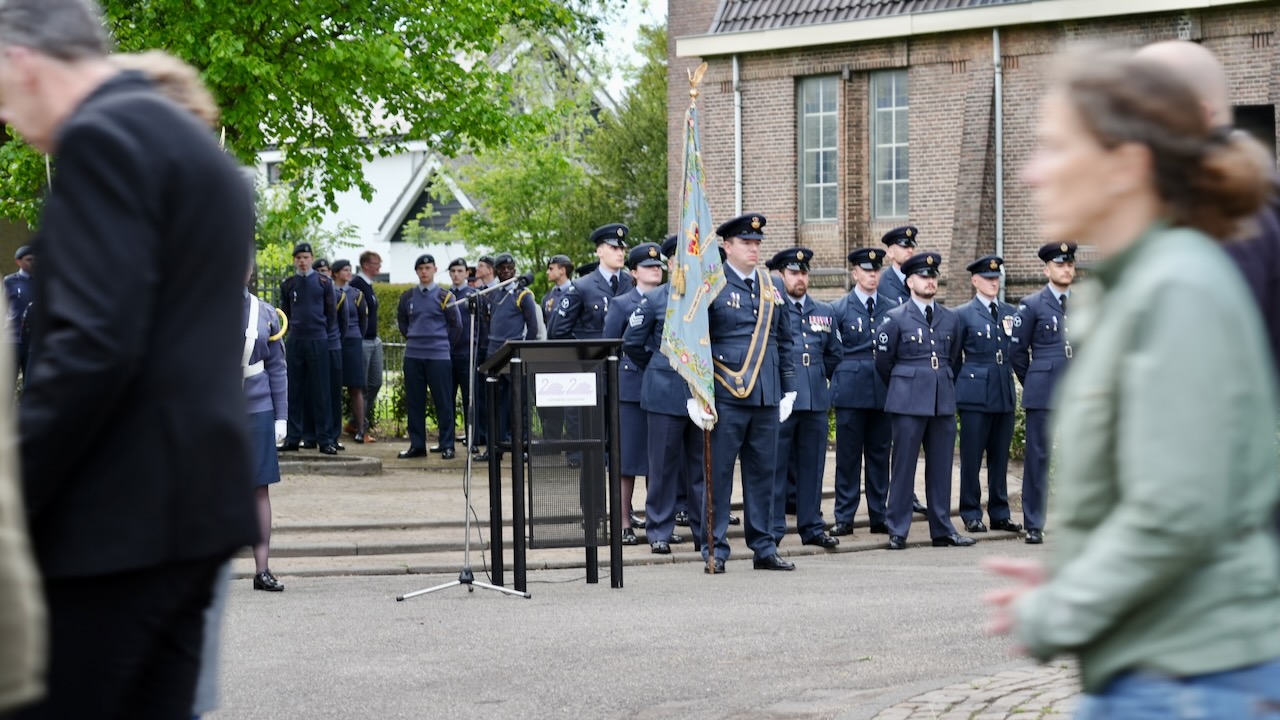 Dodenherdenking in Landsmeer druk bezocht en indrukwekkend