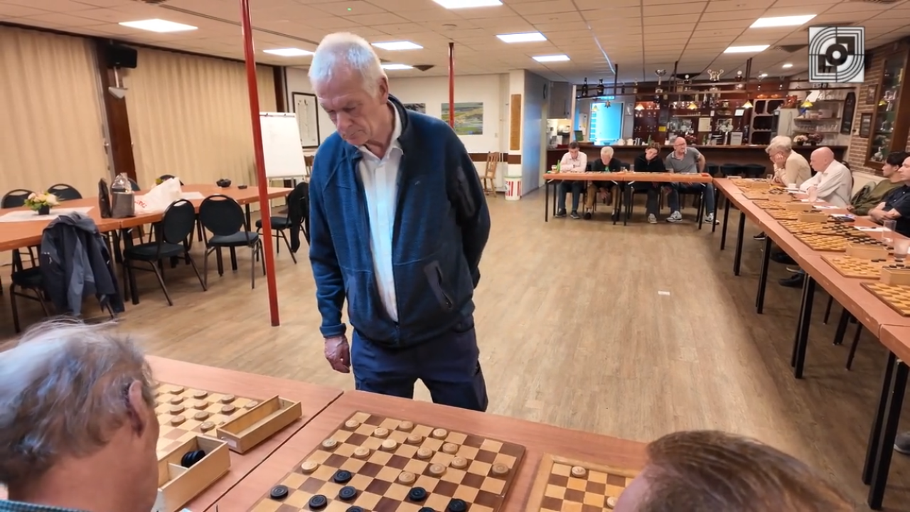 Hans Vermeulen speelt bijzondere damsimultaan